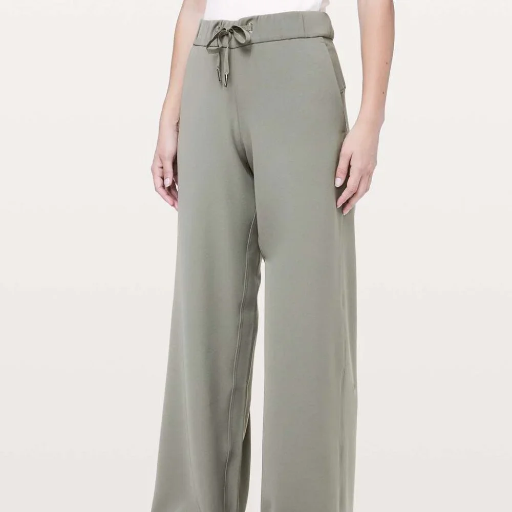 NEW Lululemon On The Fly Pant *Wide Leg Woven 31.5" Grey Sage size 8 - Picture 3 of 8
